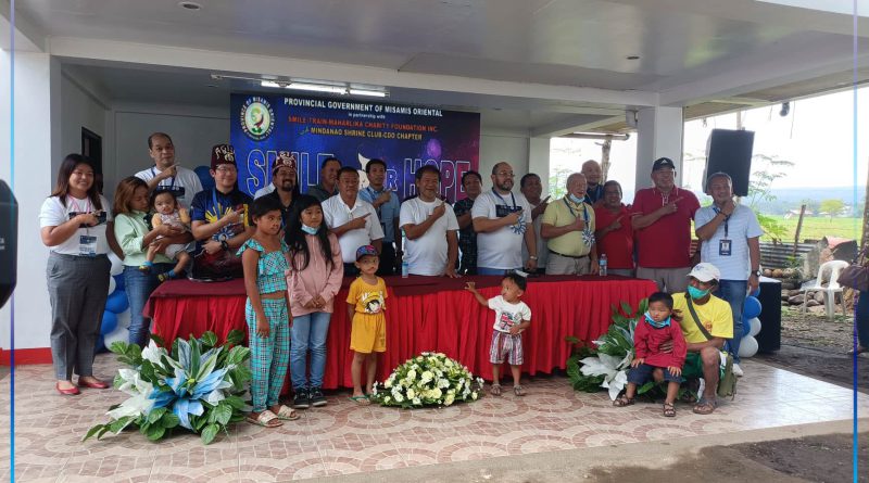 Gov. Unabia, mga Provincial Board Members, kadagkoan gikan sa Smile Train-Maharlika Charity Foundation Inc. ug Mindanao Shrine Club-CDO Chapter, PECCD ug PHO, uban ang pipila sa mga pasyente ug ilang ginikanan.