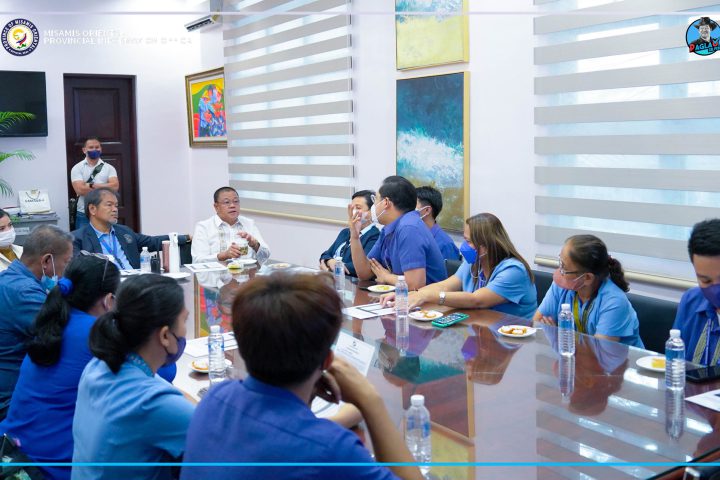 Governor Peter M. Unabia nakigpulong uban ang mga personalidad sa Social Security System.