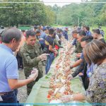 Anaa milakip sa boodle fight uban ang former rebels sila Gov. Unabia ug LtCol Canatoy.