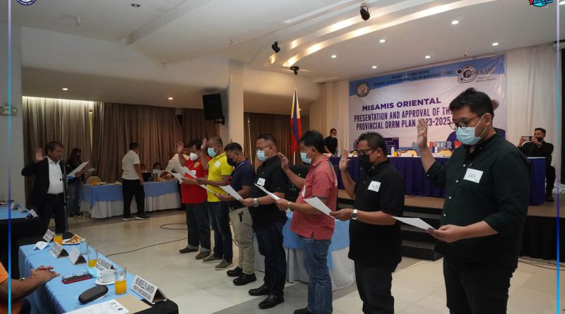 Pormal nga pagpanumpa sa mga opisyales sa League of the City and Municipal DRRM in Misamis Oriental sa atubangan ni Gobernador Unabia isip PDRRMC Chairperson.