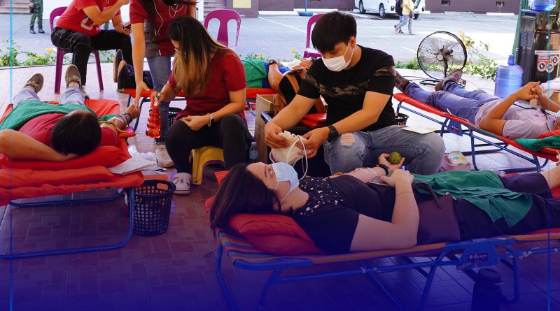 Red Cross volunteers ug staff maoy katimbang sa kagamhanang probinsya aron magmalumpuson ang Bloodletting activity.