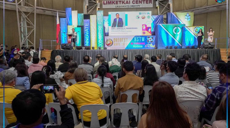 Naghatag og mensahe sa mga mitambong sa Mindanao Food Congress Opening si DOST -10 OIC Undersecretary for Regional Operations Sancho A. Mabborang nga usa kini ka mabulokon nga kalihokan.