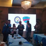 Nakig lamano si Sports Development Council Chairman Efren Pollantes sa mga mitambong sa consultative meeting.