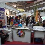 Booth display sa Department of Agriculture nga anaa ilang mga produkto sama sa NFA rice.