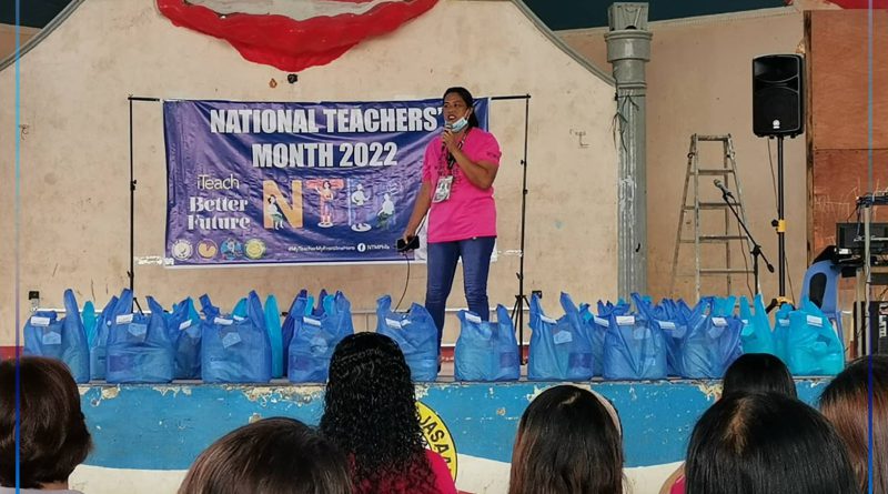 Alayon sa National Teachers' Month nga selebrasyon, saludo ang kagamhanang probinsya sa ilang paghatag serbisyo.