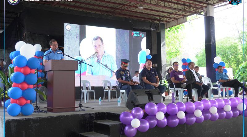 Manticao Mayor Stephen Tan atol sa iyang mensahe pag-abi-abi sa mga halangdong bisita nga mitunol kanila sa Serbisyong PAGLAUM ubos sa liderato ni Gobernador Peter Unabia.