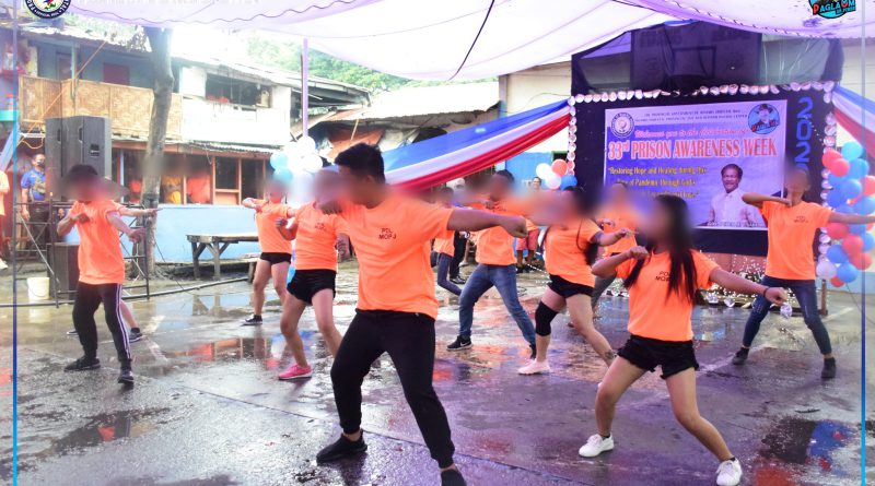 Nalingaw pag ayo ang mga piniriso sa ilang gi-presentar nga sayaw.