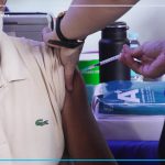 Pagtupok og COVID-19 vaccine sa mga residente.