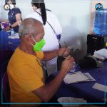 Usa sa mga benepisyaryo nga nakadawat og libreng reading glasses.