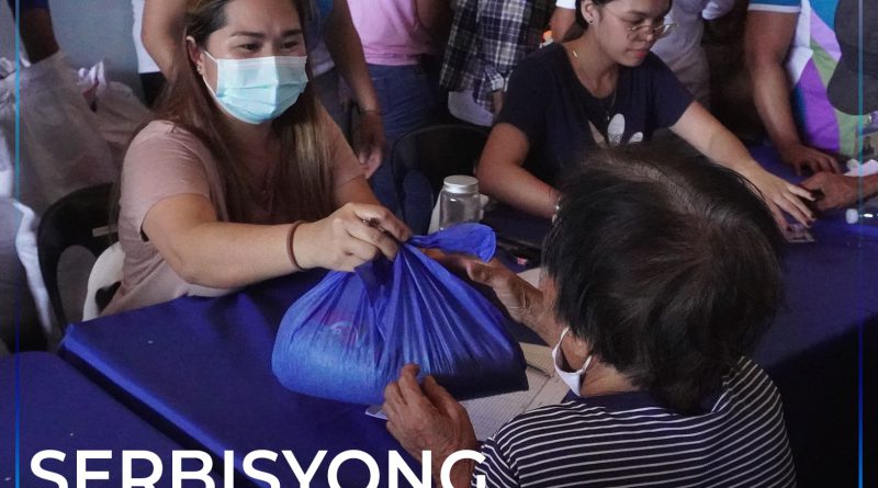 Pagtunol og tag-duha ka kilo nga bugas sa mga residente pinangunahan sa PSWD ug MSWD-Balingoan.