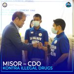 Gitimbaya ni Governor Peter Unabia ang usa sa mga former rebels.