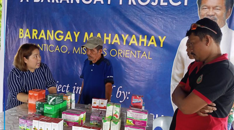 Nanghatag og tambal ang kagamhanang probinsya pinaagi sa Provincial Library ngadto sa mga lumulupyo sa Barangay Mahayahay, Manticao