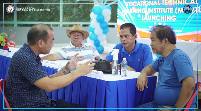 Governor Peter “Sr. Pedro” Unabia nagkahisgot-hisgot uban ang Project consultants sa Vocational Technical Learning Institute.