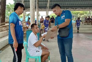 FRANCIS SEAN CONDEZA WITH SEAN DEVON TANEO OF PROVINCIAL SPORTS WITH THE SPORTS COORDINAPTOR OF LIBERTAD KIETH JAGUS