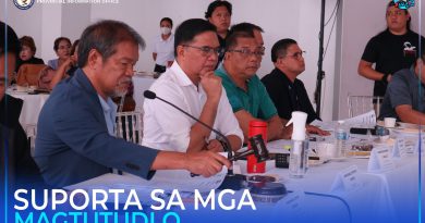 Governor Peter “Sr. Pedro” Unabia uban si DepEd-MisOr SDS Jonathan Dela Peña atol sa gipahigayong LSB meeting.