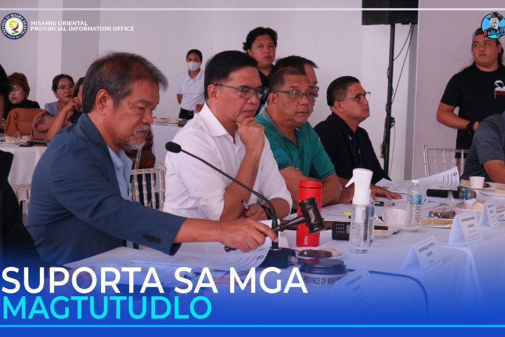 Governor Peter “Sr. Pedro” Unabia uban si DepEd-MisOr SDS Jonathan Dela Peña atol sa gipahigayong LSB meeting.