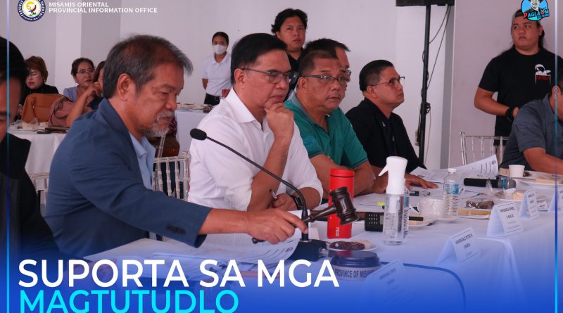 Governor Peter “Sr. Pedro” Unabia uban si DepEd-MisOr SDS Jonathan Dela Peña atol sa gipahigayong LSB meeting.