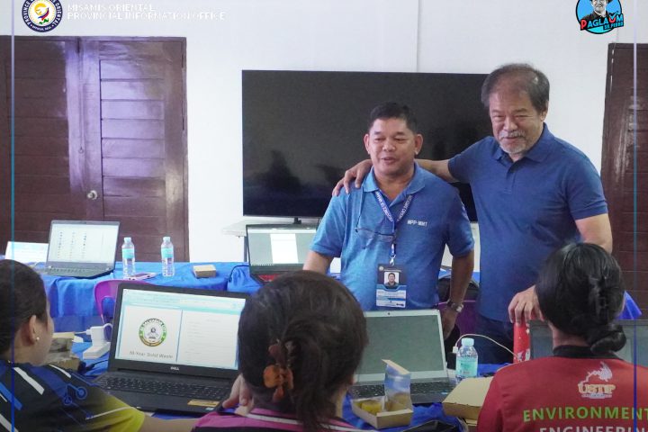 Governor Peter Unabia uban ang ENRO- MisOr misalmot sa 10-year SWMP workshop
