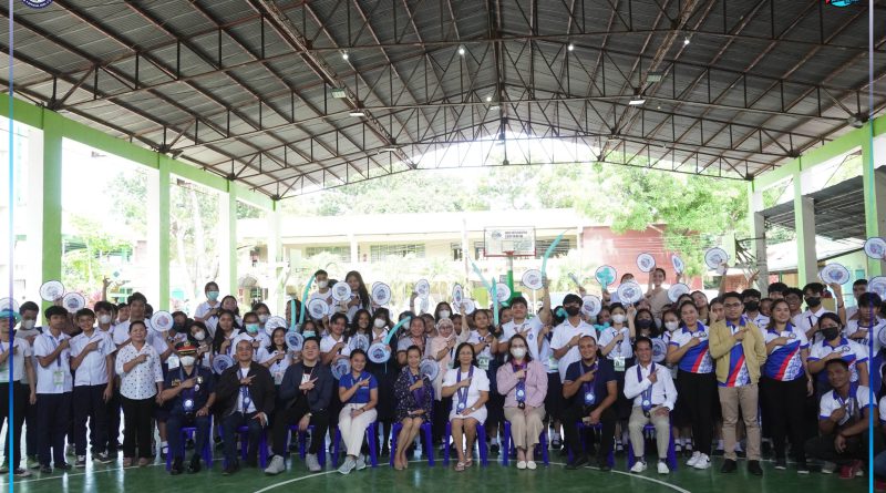Mga miyembro sa Provincial Council for the Protection of Children kauban ang mga estudyante sa Misamis Oriental General Comprehensive High School (MOGCHS)