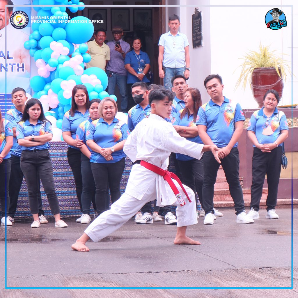 Pag-perform ni Mr. Zamayla sa “Kata” o karate moves