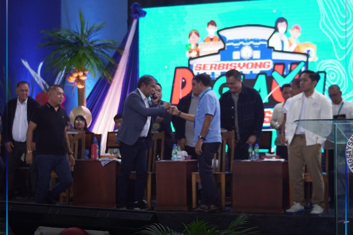 Pakighimamat ni Magsaysay Mayor Charlie Buhisan ngadto ni Governor Peter M. Unabia.