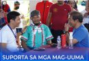 Governor Peter Unabia ug Gingoog City Mayor Erick Cañosa uban ang usa ka mag-uuma sa Gingoog City.