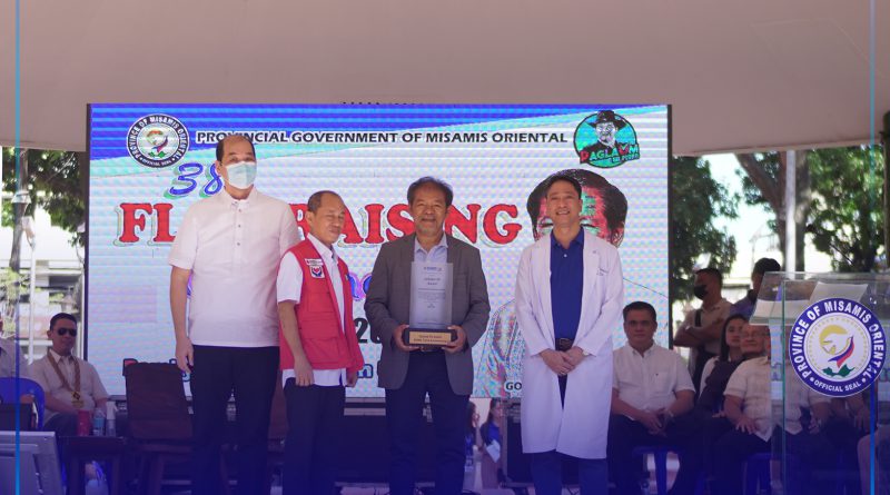 Awarding sa ‘Salamat Po” award kauban sila Provincial Health Officer Israel Peralta, Jr., Department of Social and Welfare Development Office – 10 Regional Director Ramel Jamen, Governor Peter “Sr. Pedro” Unabia, ug Misamis Oriental Provincial Hospital Gingoog City Chief of Hospital Dr. Ferdinand Banawan.