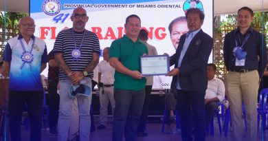 Lungsod sa Medina pinaagi ni Municipal Agriculturist Mr. Frederick M. Docdoc sa pagdawat niini sa makinarya ug Certification.