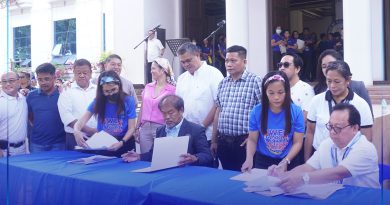 Signing sa Memorandum of Understanding nila Governor Peter Unabia ug ni DOST OIC- Regional Director Engr. Romela N. Ratilla.