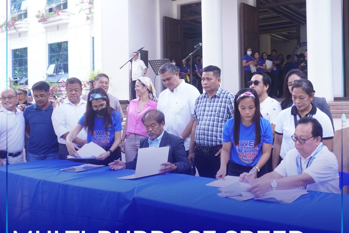 Signing sa Memorandum of Understanding nila Governor Peter Unabia ug ni DOST OIC- Regional Director Engr. Romela N. Ratilla.