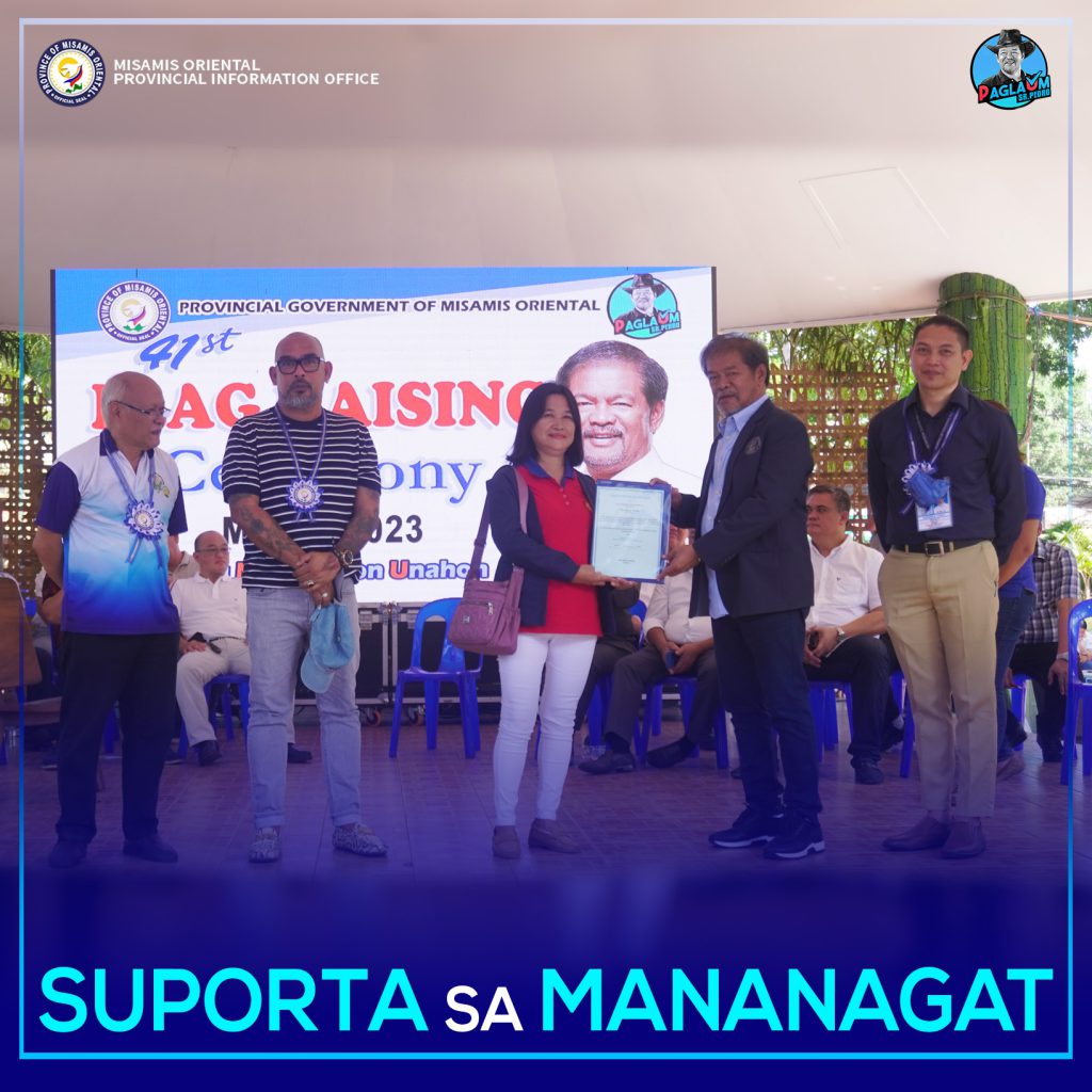 Pagdawat ni Gingoog City Agriculture Office-Fisheries Section Head Ms. Eleonor G. Castro sa certificate of acceptance alang sa Fiberglass Reinforced Plastic (FRP) Boats.