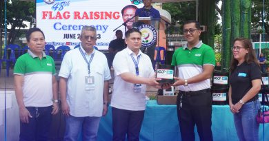 Pagtunol ni NGCP Transmission Line Manager, Mindanao Operations and Maintenance District 3 Ferdinand Lluisma. kang Provincial Administrator John Venice L. Ladaga sa 15 Rain Gauges.