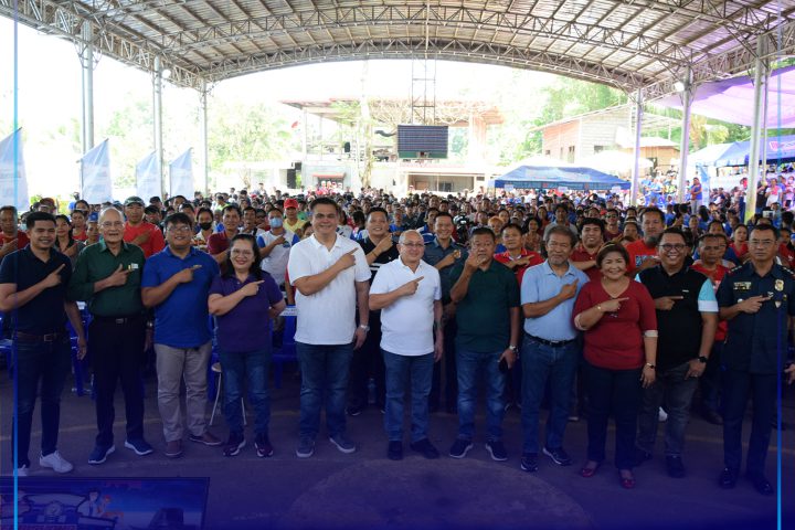 Gov. Peter Unabia uban ang katawhan sa Barangay Poblacion 2, Villanueva.