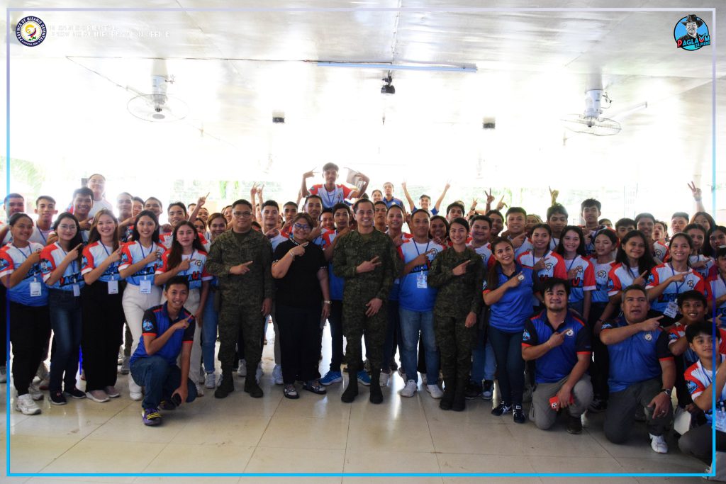 SAG Virgelia Dumadag kauban sila ni 4th Infantry Lieutenant Colonel Lemuel D. Bacarro, Provincial Youth Development Office Head Allyn Auxtero ug Youth Leaders.